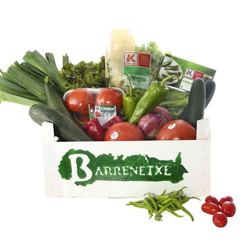 Esther Mateos, ganadora de la cesta de productos de Barrenetxe
