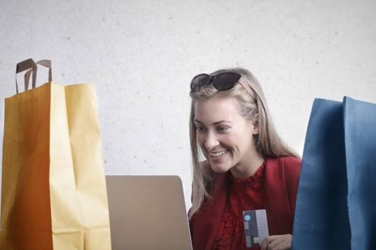 Patrones oscuros en Internet: así nos manipulan algunas plataformas para que compremos sin parar