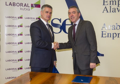 SEA y Laboral Kutxa firman un convenio que habilita una línea de financiación para empresas alavesas