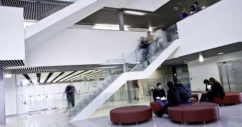 Solo uno de cada diez universitarios decide salir fuera de la CAV a trabajar