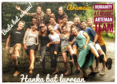 Súmate al movimiento 'Hanka bat' y envía la foto a Humanity at Music