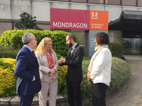 Ulla Engelmann, responsable de Economía Social en la Comisión Europea, se acerca a MONDRAGON