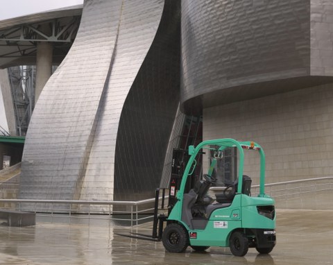 ULMA Carretillas Elevadoras cumple 30 años de actividad