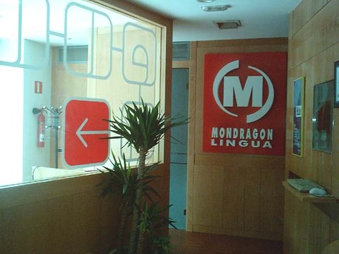 ZUTIKO y MondragonLingua firman un acuerdo de colaboración