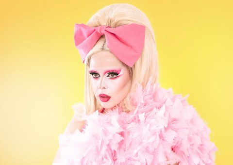 “Drag komunitateak euskal gizarteari molde berriak erakutsi nahi dizkio”