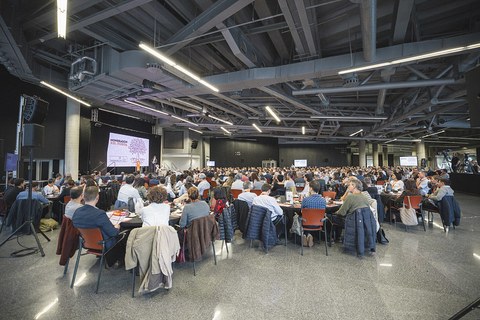 Atzeko mahaitik, Foroaren beste kronika