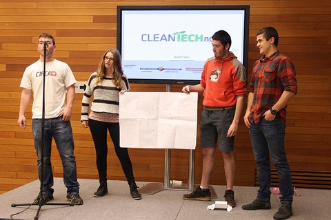 Ekoteknologia eta energia graduetako ikasleak "Cleantech now-2014" ekimenean izan dira