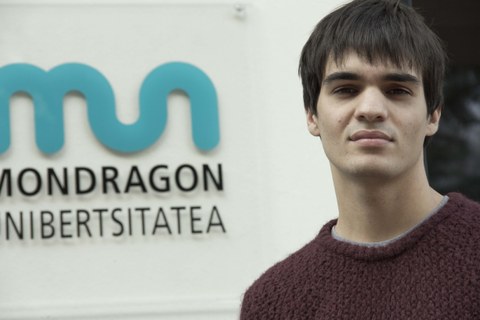 Eneko Sagardoy: “Youtuben futbolari turkiarren prentsaurrekoak ikusita eman nion doinua Goenkalen interpretatzen dudan pertsonaiari”