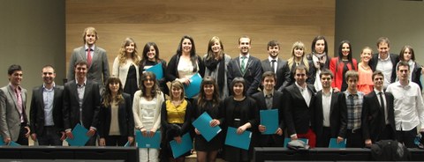 Enpresagintza Fakultateko 95 ikaslek diplomak jaso dituzte