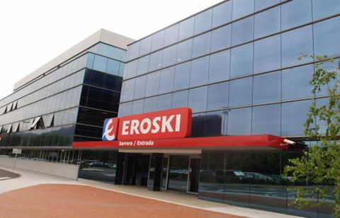 EROSKIk akordio bat lortu du bankuekin bere zorra berregituratzeko