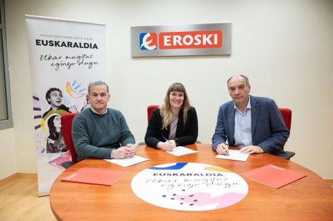 Eroskik, Eroski Fundazioak eta Euskaraldiak berritu egin dute euskararen erabilera ohiturak sustatzeko lankidetza hitzarmena