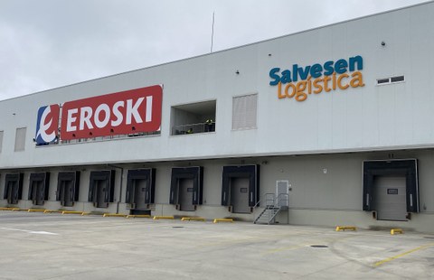 Eroskik Salvesen Logisticarekin duen aliantza logistikoa zabaldu du Jundizko plataforman