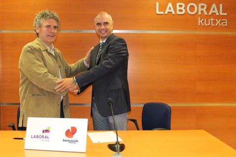 Euskal Herriko Bertsozale Elkarteak eta Laboral Kutxak lau urtetarako hitzarmena sinatu dute
