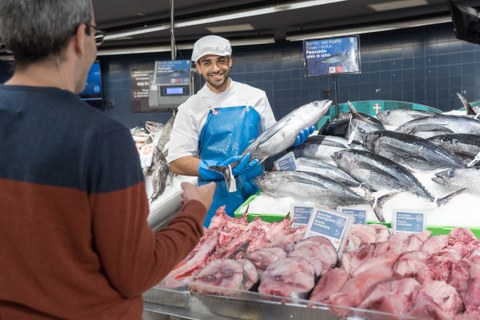 Eusko Label zigilua duen Hegaluzea merkaturatzearen aldeko apustua egin du EROSKIk