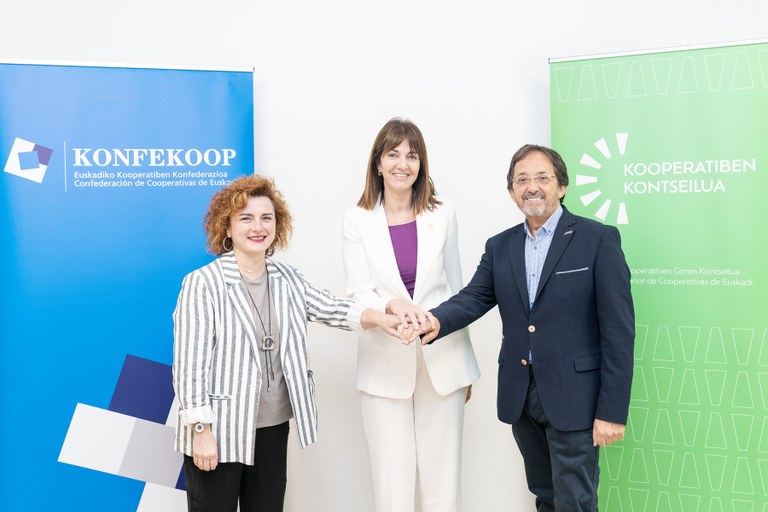 firma_foto03.jpg firma_foto03.jpg