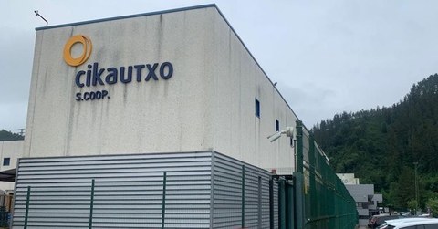 Kautxuz, plastikoz eta euskaraz