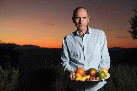 "Kilo bat galletak euro bat balio du eta 4.000 kaloria ditu; tomate batek ere euro bat balio du, baina 200 kcal ditu"