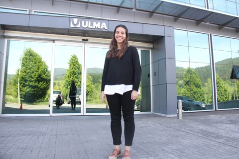 “Egunerokotasuna ahaztu eta beste mundu batean murgiltzea da niretzat dantza”