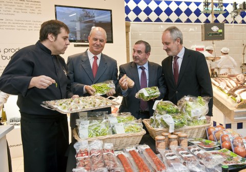 Kontsumitzaileekin hegaluzea dastatzeko saioak egingo dituzte Basque Culinary Center eta Eroskik 