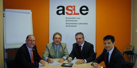 Laboral Kutxak eta ASLEk hitzarmena sinatu dute lan-sozietateak finantzatzeko