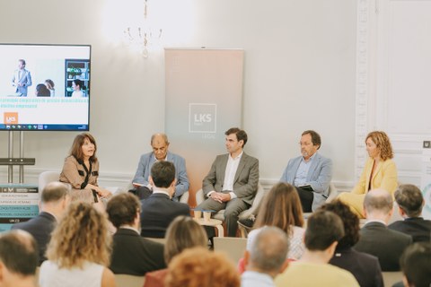 LKS Next Legal eta UIK-ek kooperatibismoaren erreferenteak bildu dituzte Donostian gobernantzari buruz hausnartzeko