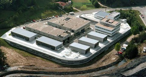 Mahai-ingurua "Industrialdeen erronkak krisi ekonomikoaren testuinguruan" aztertzeko