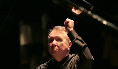 Mikhail Pletnev-en kontzertura joan nahi?