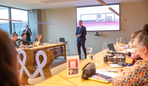MONDRAGONek 11.322 milioiko salmentak lortu zituen 2025ean, eta 1.346 enplegu berri sortu