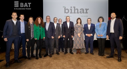 MONDRAGONek BIHAR abiarazi du, adinekoak eta mendekotasuna dutenak etxean zaintzeko ekimena
