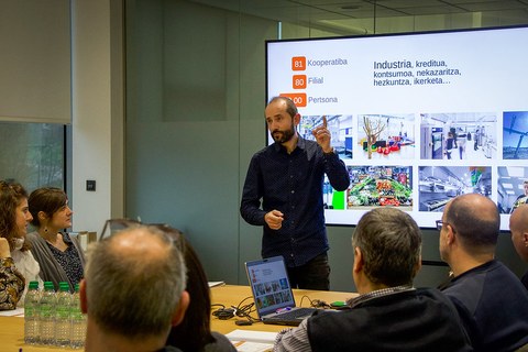 MONDRAGONek Euskaragileak enpresa batzordearen topaketan parte hartu du