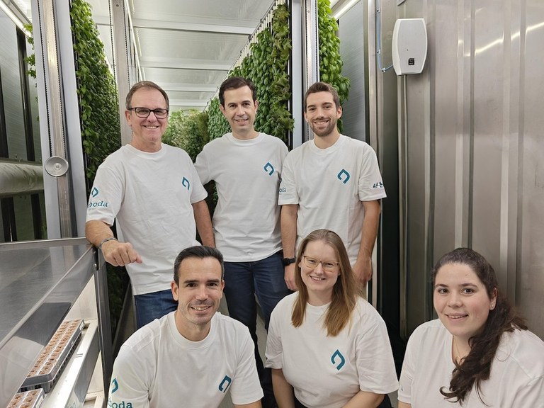 Neboda-Equipo.jpg Neboda-Equipo.jpg