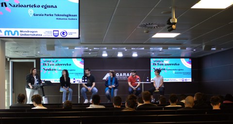 Neskak IKT-etan Nazioarteko Eguna ospatu zuten Garaian