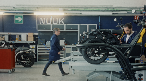 NUUK mobilityk eta Ikelanek ibilgailu elektriko arinentzat bateria berrerabilgarriak diseinatuko dituzte