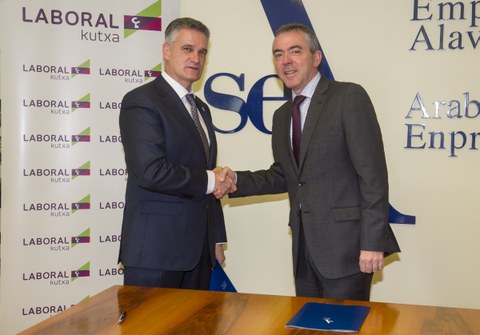 SEAk eta Laboral Kutxak hitzarmena sinatu dute Arabako enpresei zuzendutako finantza lerroa bideratzeko